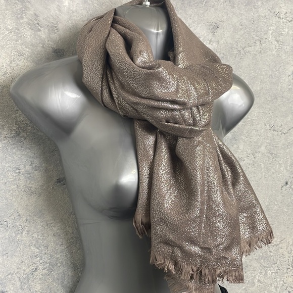 Miss Short Hair Elegant Pink Sparkle Scarf - Picture 3 of 10